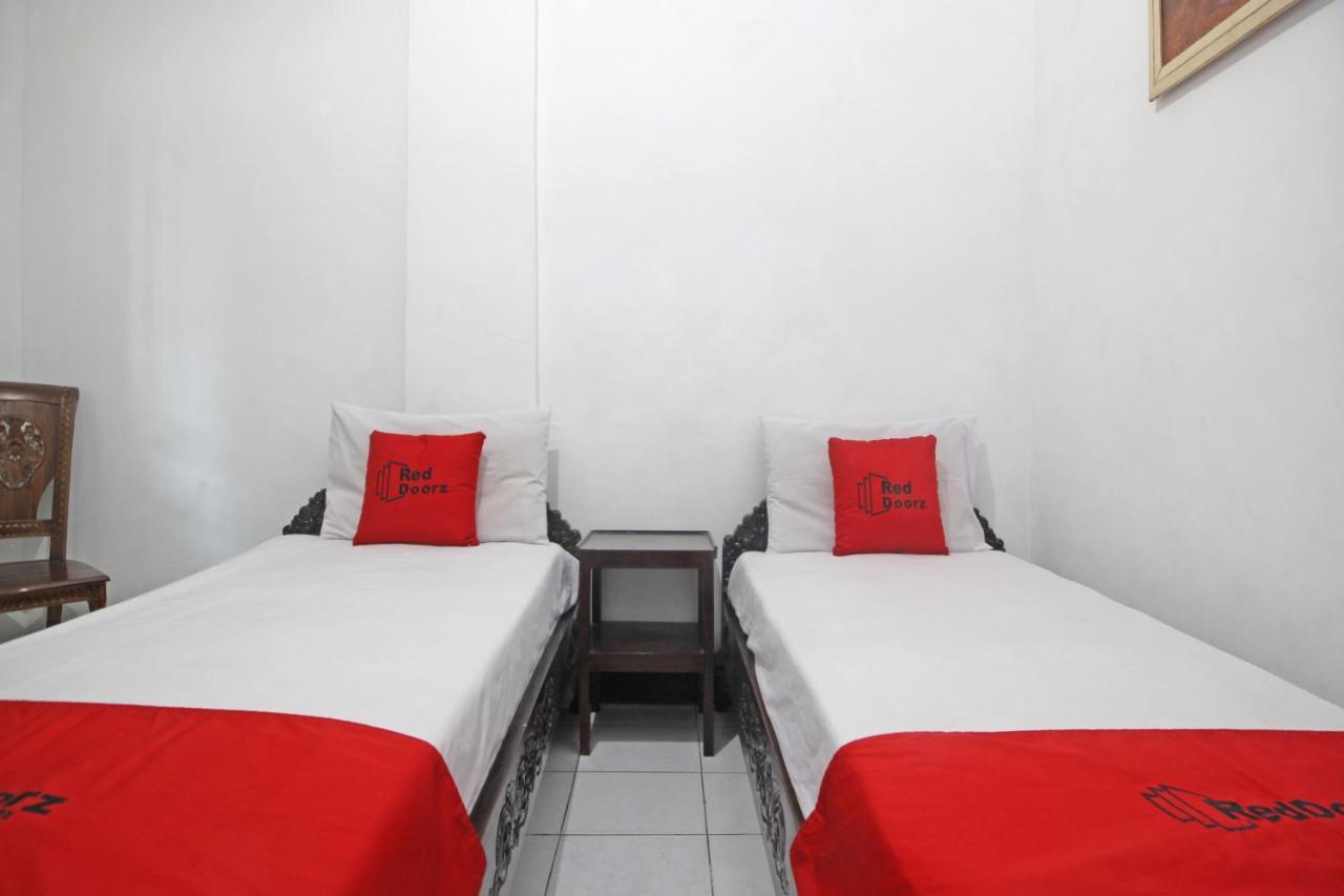 Reddoorz Plus @ Taman Siswa 3 Yogyakarta Exterior foto